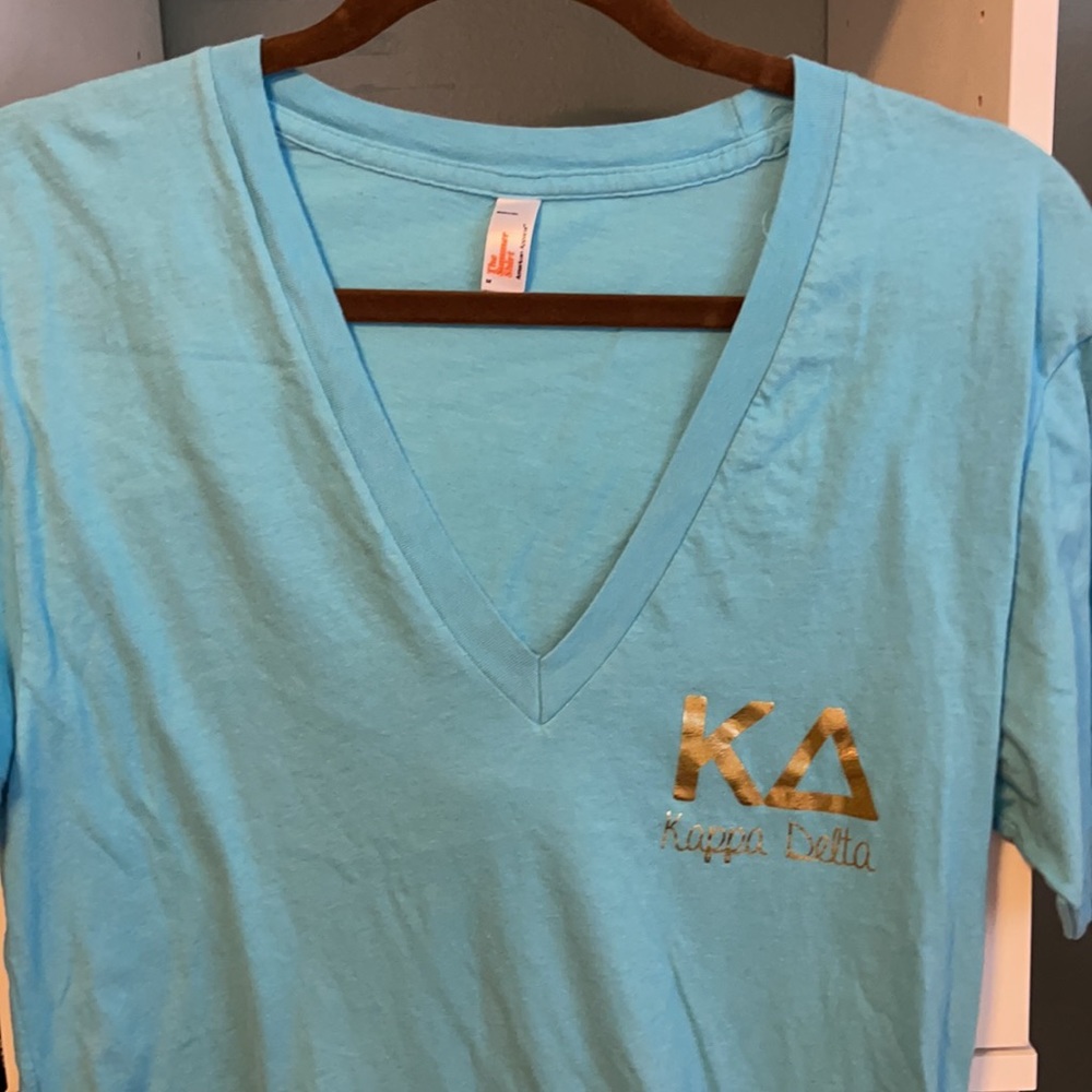 Kappa Delta v-neck tee. Women’s Medium